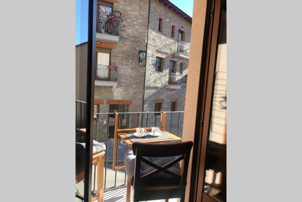 Puigcerda Centro. Acogedor Apartament En El Pueblo Buitenkant foto