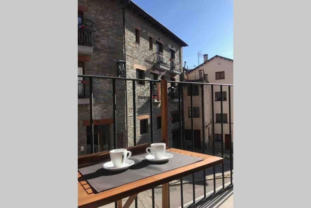 Puigcerda Centro. Acogedor Apartament En El Pueblo Buitenkant foto
